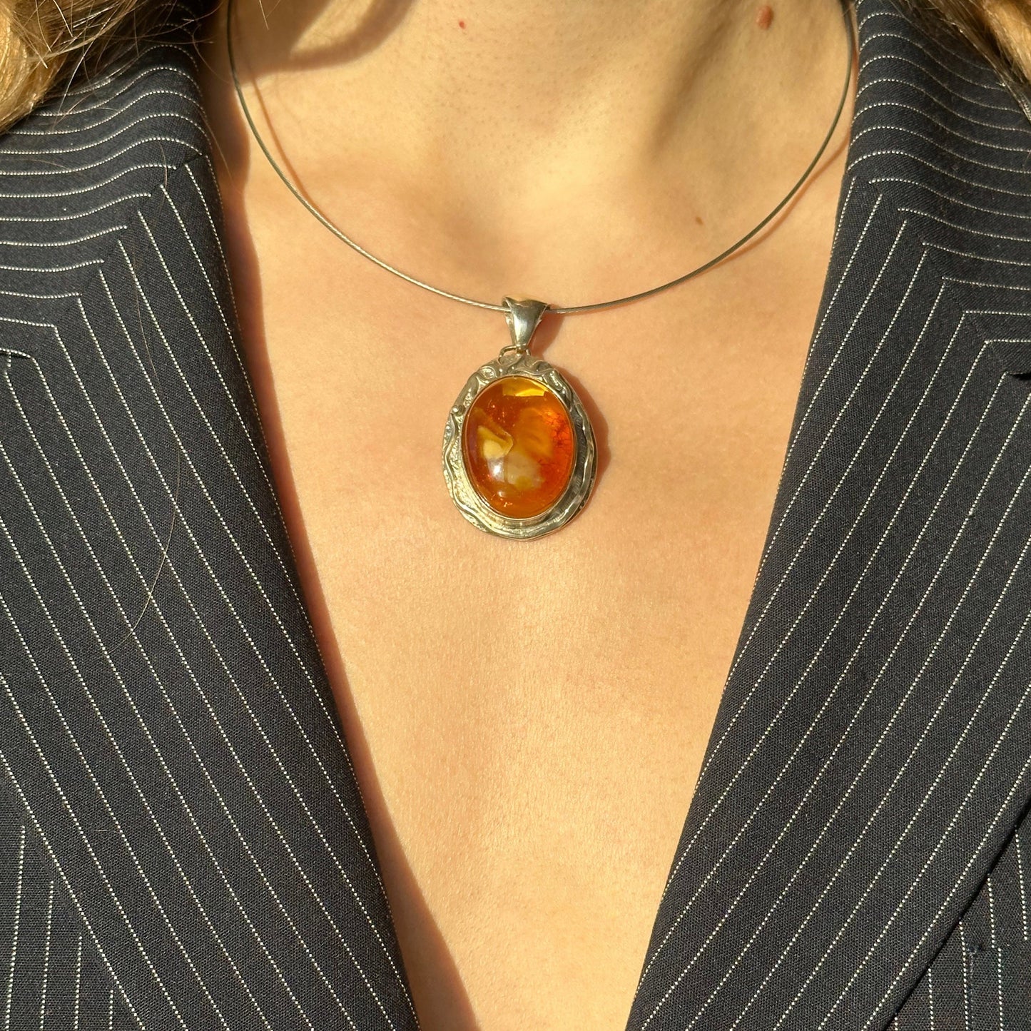 Flower vine amber pendant
