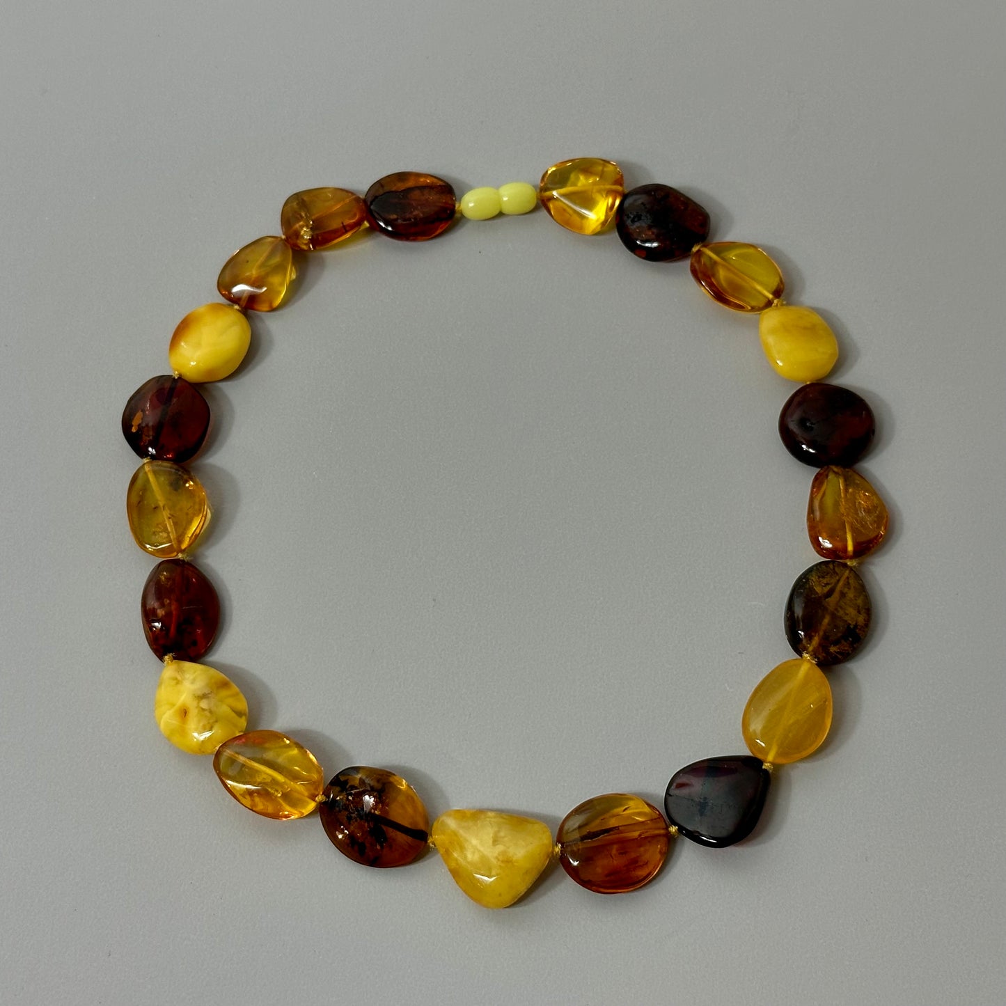 Classic amber necklace with a twist