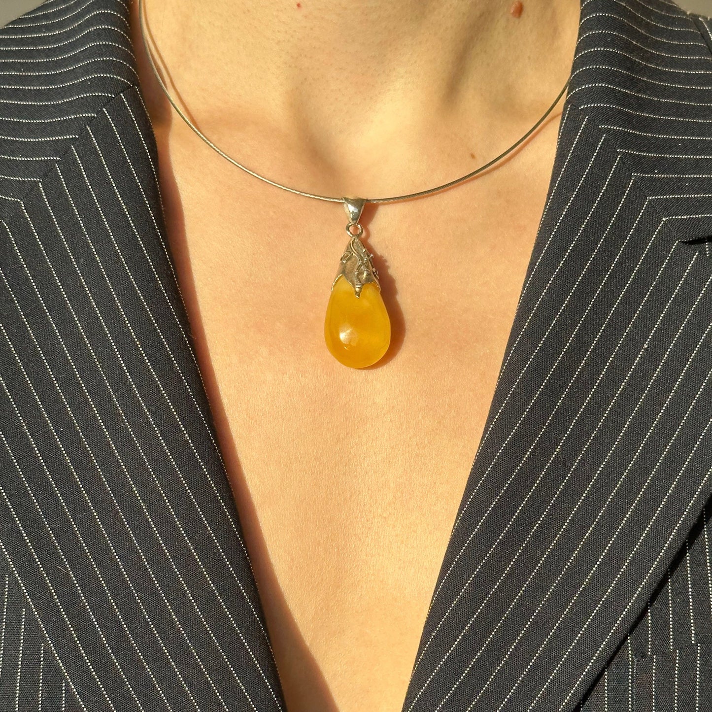 Bohemian flower white amber pendant