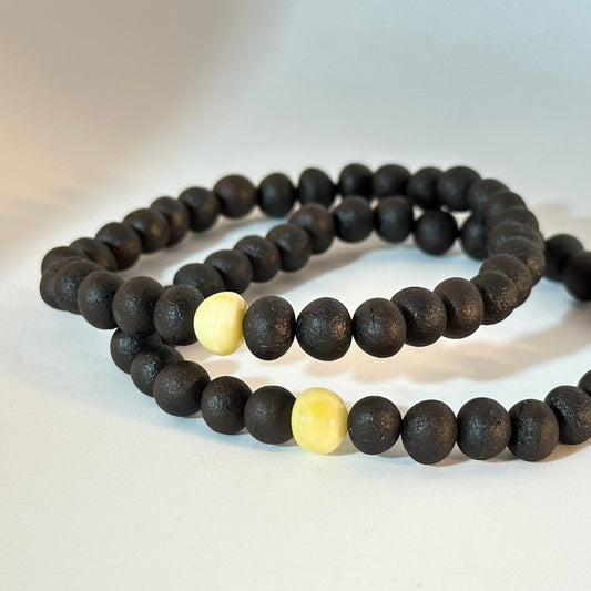 Dark amber bracelet with white accent