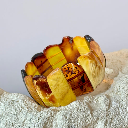 Classic amber bracelet with sandstone detail