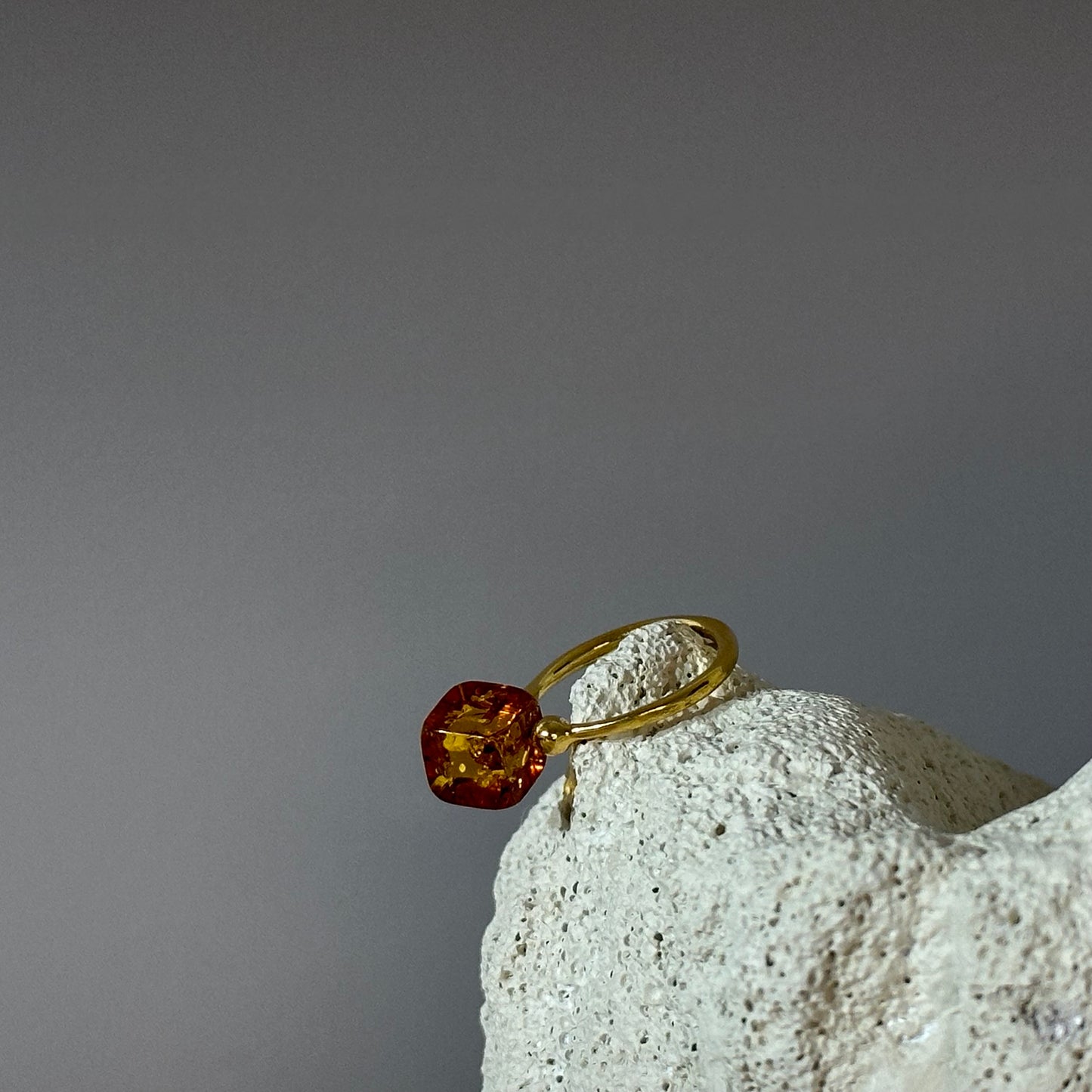 Geometric amber cube ring