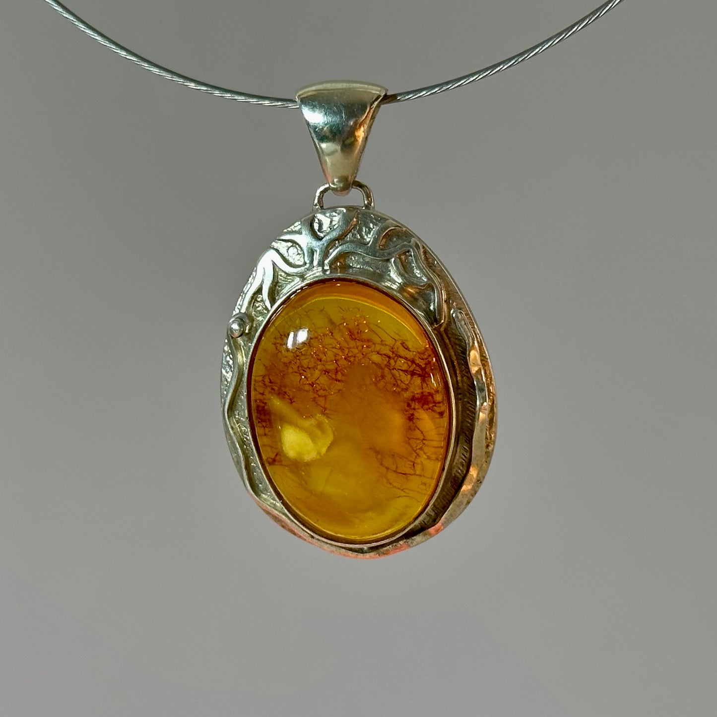 Flower vine amber pendant
