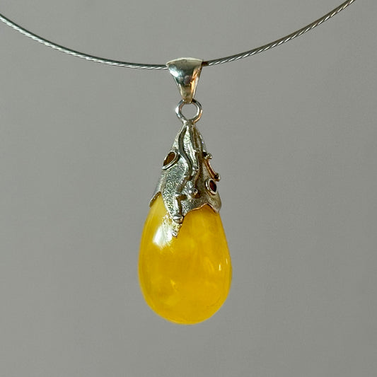 Bohemian flower white amber pendant