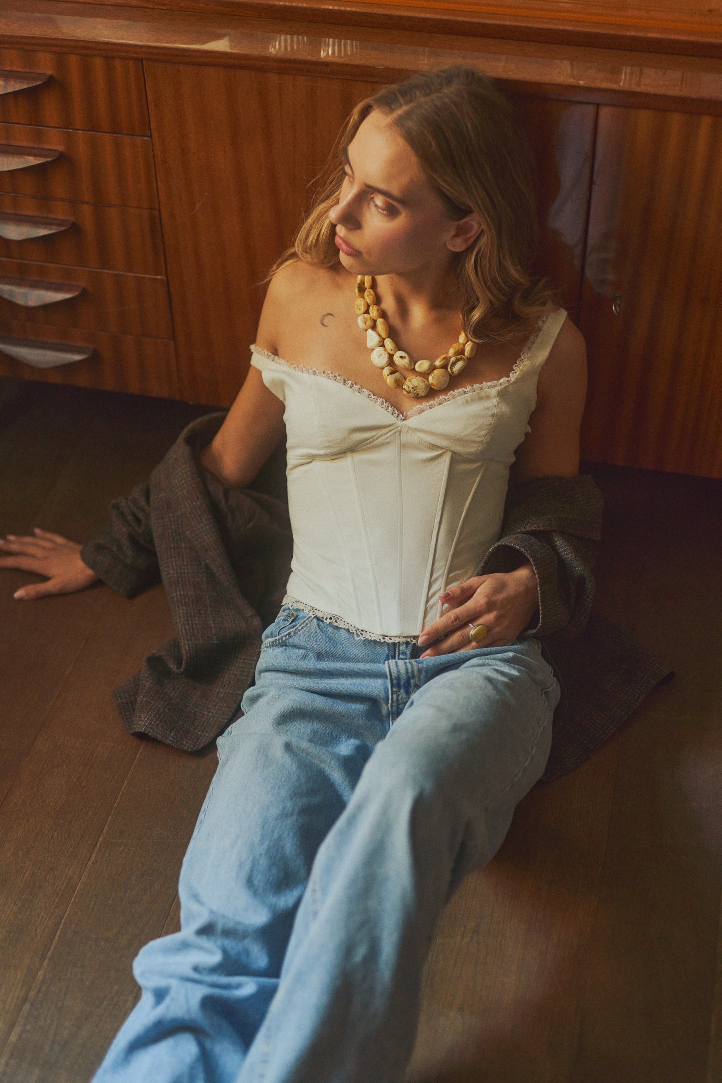 Mysterious shell-like amber necklace