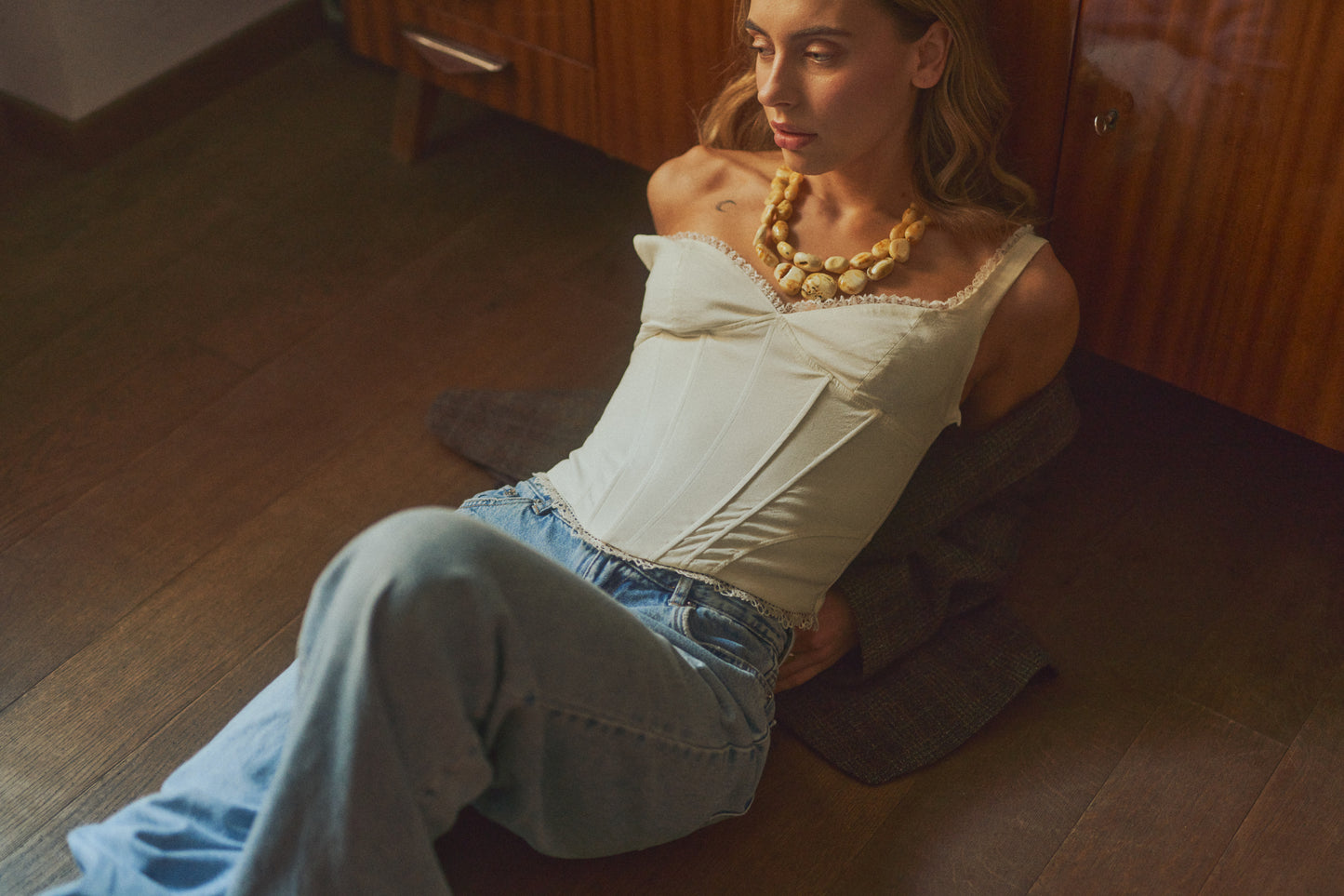 Mysterious shell-like amber necklace