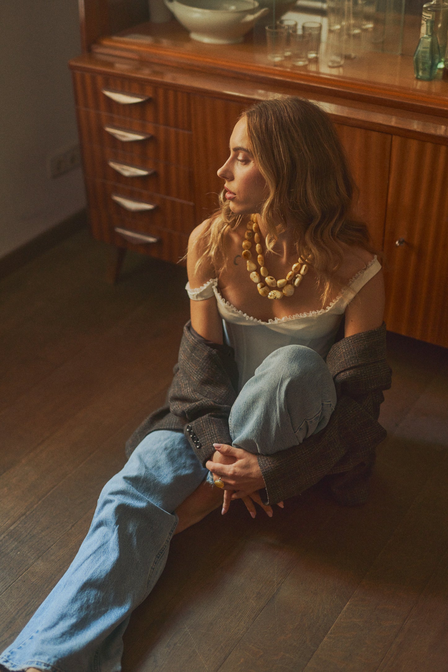 Mysterious shell-like amber necklace