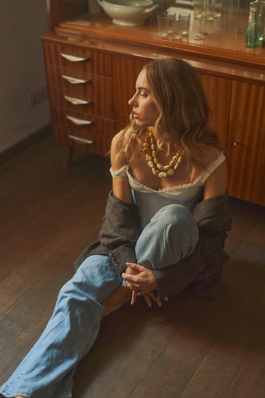 Mysterious shell-like amber necklace