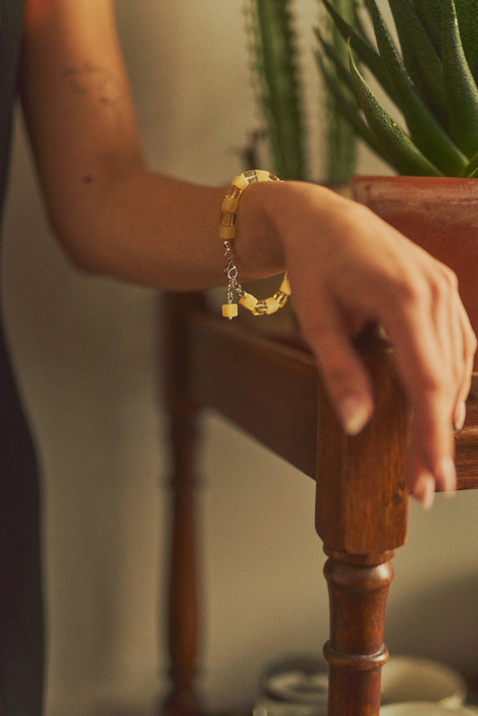 Playful square amber bracelet